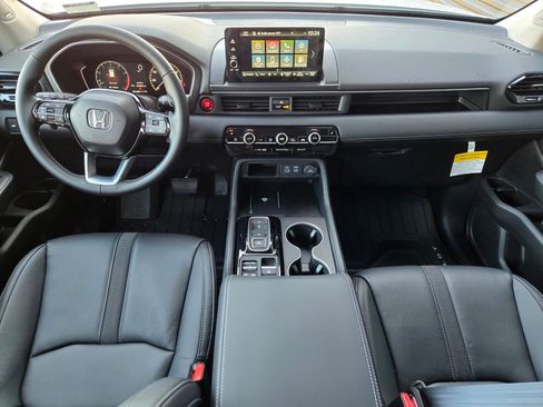 New 2025 Honda Pilot Touring image 12