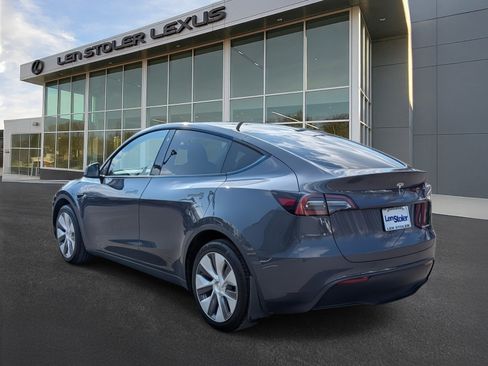 Used 2022 Tesla Model Y Long Range image 5