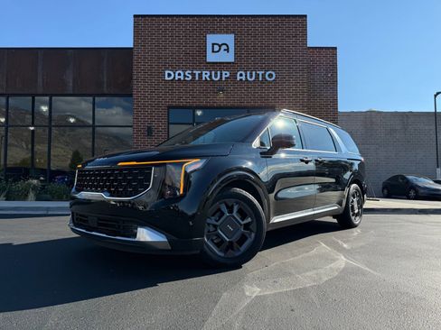 Used 2025 Kia Carnival SX image 1