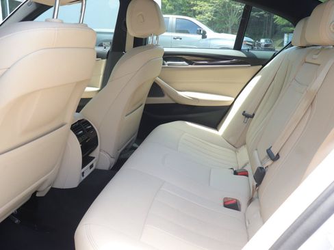 Used 2021 BMW 530i w/ Premium Package RWD image 11