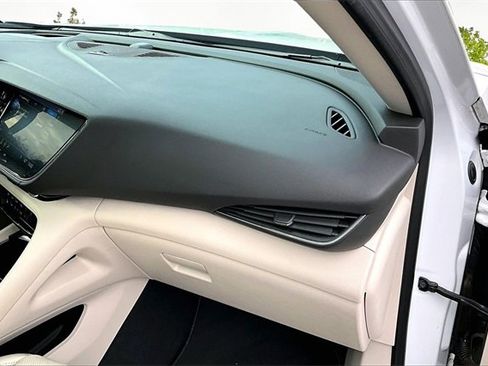 Used 2021 Buick Envision Essence w/ Technology Package I image 16