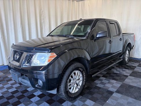 Used 2014 Nissan Frontier SV AWD/4WD image 2