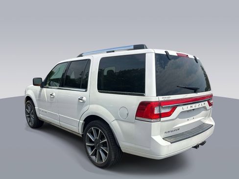 Used 2017 Lincoln Navigator Reserve AWD/4WD image 5