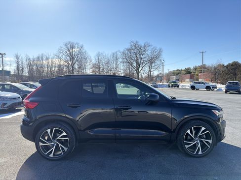 Used 2021 Volvo XC40 T5 R-Design w/ Climate Package image 4