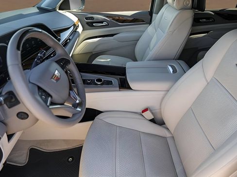 Used 2024 Cadillac Escalade Premium Luxury Platinum w/ Heavy-Duty Trailer Package AWD/4WD image 9