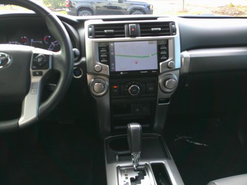 Used 2022 Toyota 4Runner SR5 Premium image 32