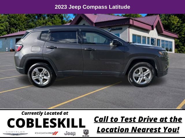 Used 2023 Jeep Compass Latitude w/ Convenience Group AWD/4WD image 3