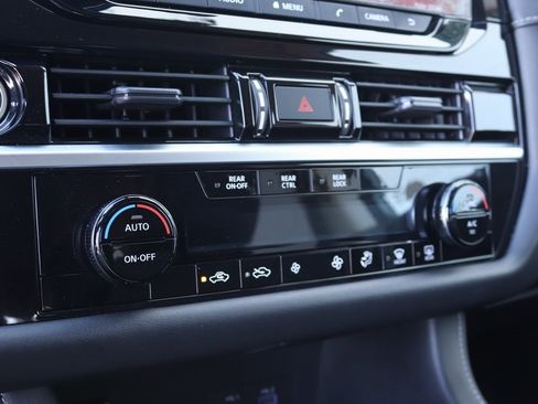 Used 2022 Nissan Pathfinder S image 28