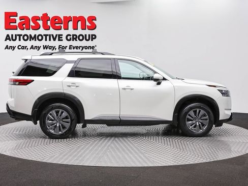 Used 2024 Nissan Pathfinder SV w/ SV Premium Package AWD/4WD image 4