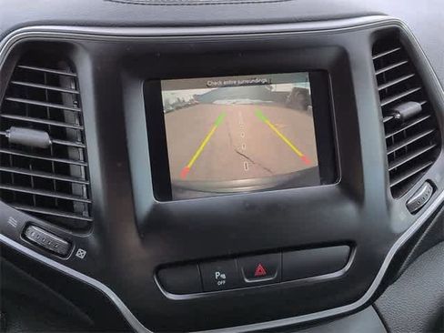 Used 2019 Jeep Cherokee Latitude Plus image 28