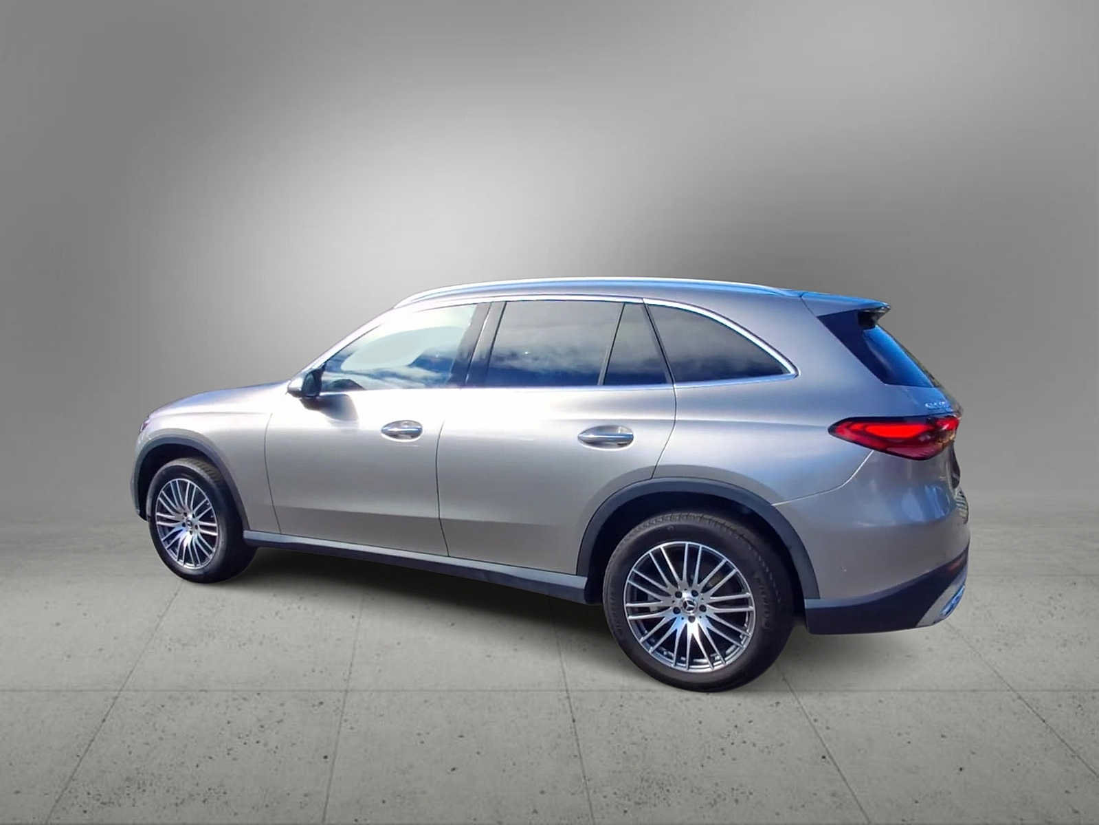 Used 2023 Mercedes-Benz GLC 300 4MATIC image 6