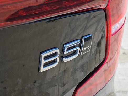 Certified 2025 Volvo S60 B5 Plus image 30