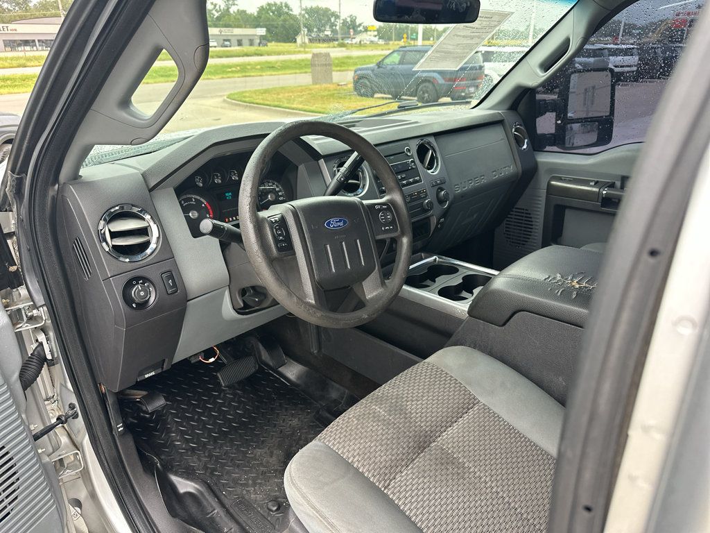 Used 2013 Ford F250 XLT w/ Chrome Pkg AWD/4WD image 2