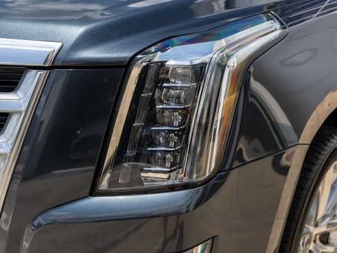 Used 2019 Cadillac Escalade Luxury AWD/4WD image 8