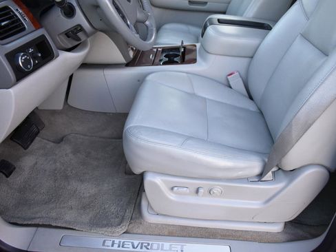 Used 2009 Chevrolet Avalanche LTZ image 23