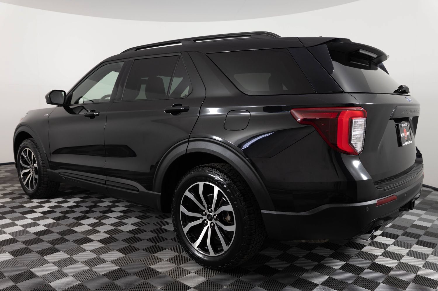 Used 2022 Ford Explorer ST-Line w/ Class IV Trailer Tow Package AWD/4WD image 4