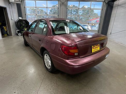 Used 2002 Saturn S-Series SL image 3