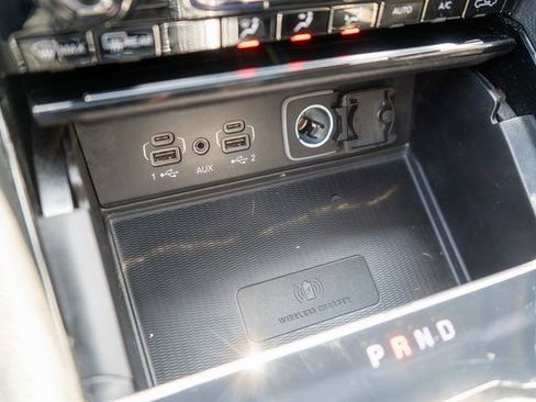 Used 2023 Jeep Grand Cherokee Laredo w/ Luxury Tech Group I AWD/4WD image 32