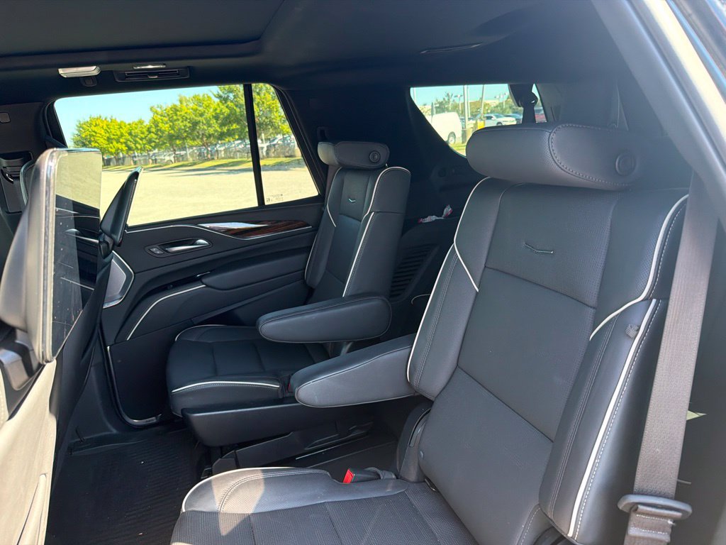 Used 2024 Cadillac Escalade Premium Luxury w/ Performance Package AWD/4WD image 13