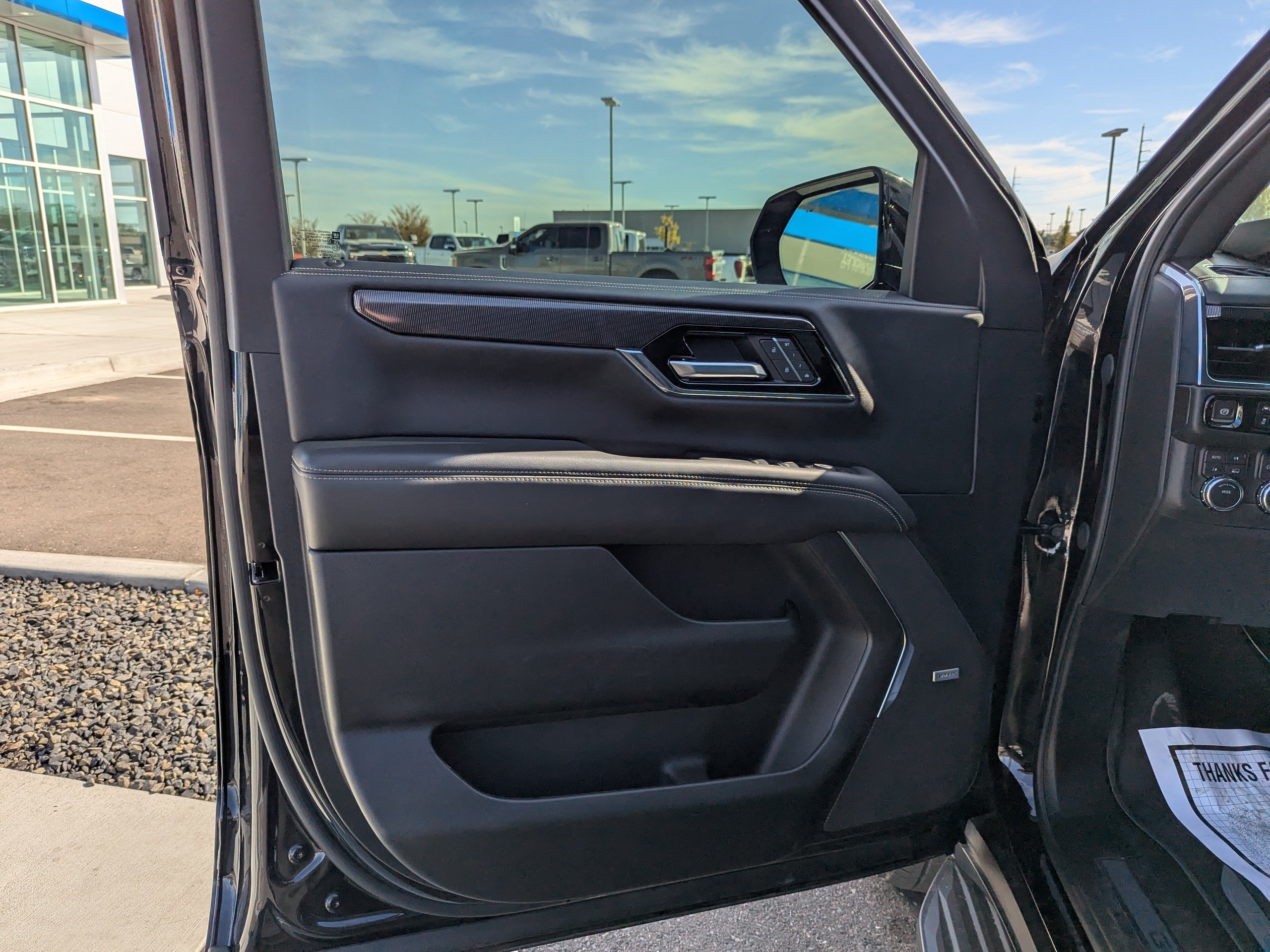 Used 2025 GMC Yukon XL Elevation AWD/4WD image 10