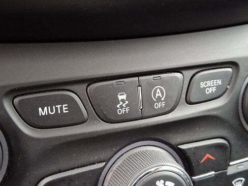 Certified 2022 Jeep Cherokee Latitude Lux w/ Sun & Sound Group image 30