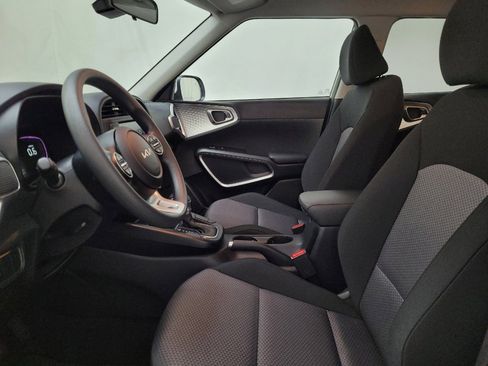 Used 2025 Kia Soul LX image 17
