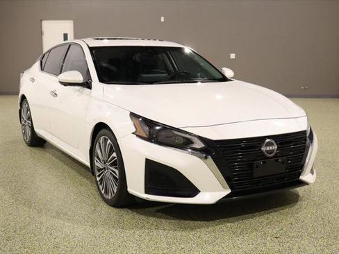 Used 2023 Nissan Altima 2.5 SL image 1