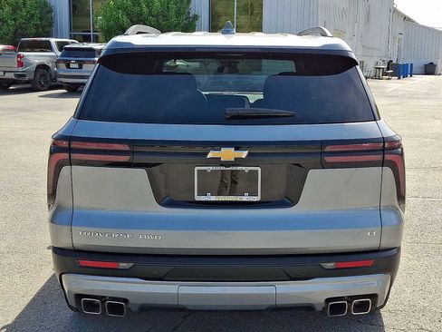 Used 2024 Chevrolet Traverse LT w/ Enhanced Driving Package AWD/4WD image 5