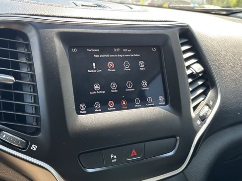 Certified 2019 Jeep Cherokee Latitude Plus AWD/4WD image 18