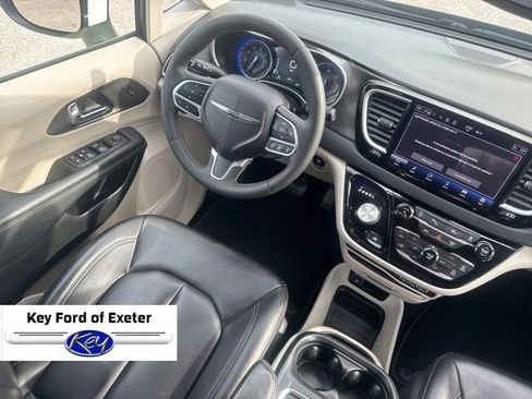 Used 2023 Chrysler Pacifica Touring-L FWD image 33