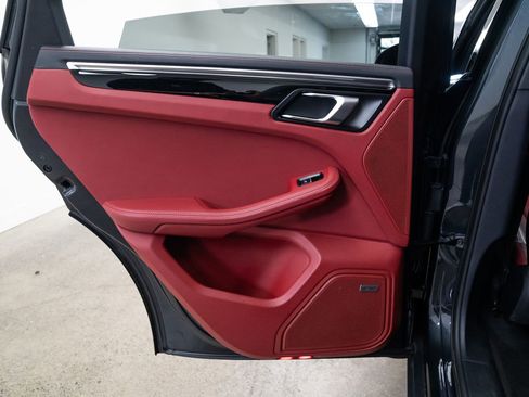Used 2024 Porsche Macan S image 19