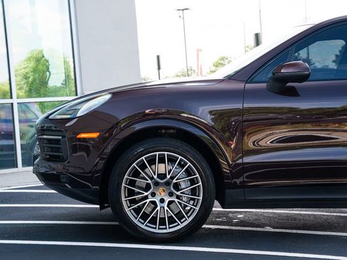 Used 2023 Porsche Cayenne Platinum Edition AWD/4WD image 22