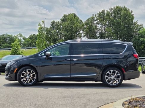 Used 2017 Chrysler Pacifica Limited FWD image 24