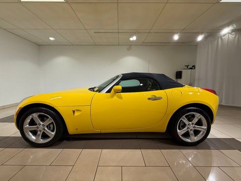 Used 2007 Pontiac Solstice Convertible w/ Preferred Package RWD image 2