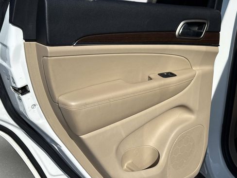 Used 2017 Jeep Grand Cherokee Limited w/ Luxury Group II RWD image 15