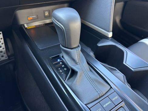 Used 2025 Toyota Camry SE image 16