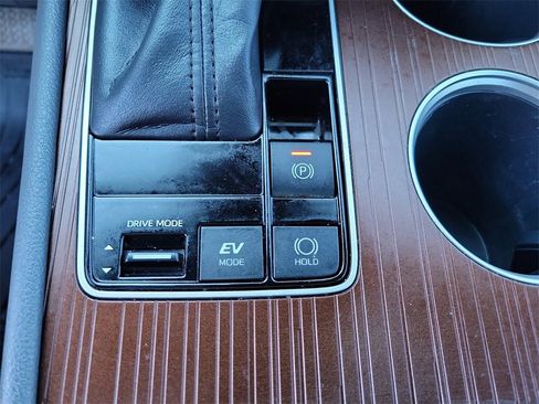 Used 2022 Toyota Sienna XLE image 35