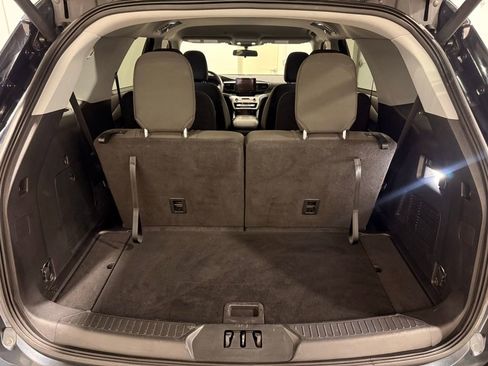 Used 2022 Ford Explorer XLT image 10