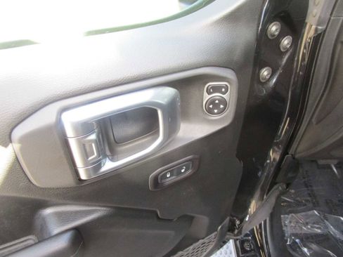 Used 2019 Jeep Wrangler Unlimited Sport S image 13