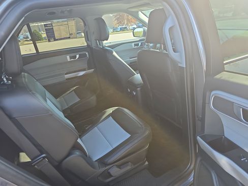 Used 2024 Ford Explorer XLT w/ Equipment Group 202A image 11