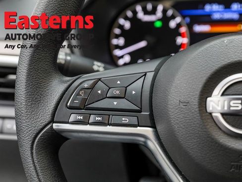 Used 2024 Nissan Altima 2.5 SV image 14