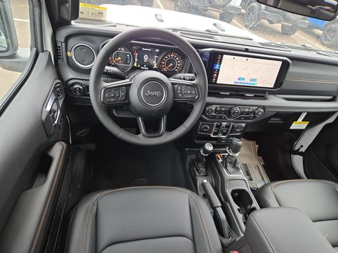 New 2026 Jeep Gladiator Sahara image 7