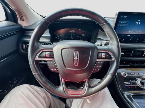 Used 2023 Lincoln Nautilus AWD image 11