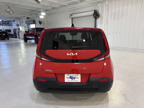 Used 2022 Kia Soul LX w/ Technology Package image 4