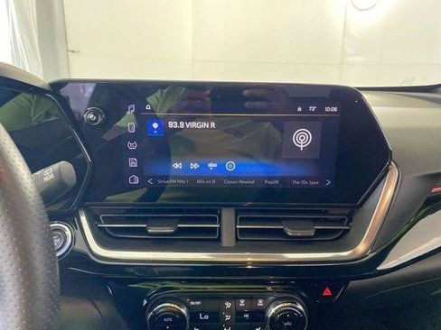 Used 2024 Chevrolet Trax RS w/ Sunroof Package FWD image 40