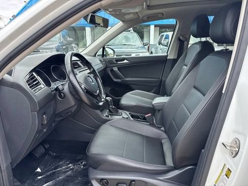 Used 2018 Volkswagen Tiguan SEL AWD/4WD image 9