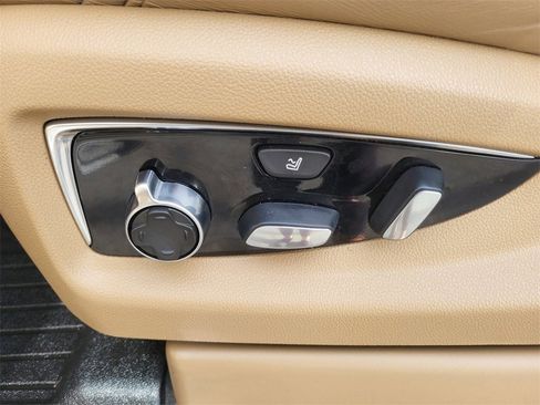 Used 2019 Cadillac Escalade Platinum image 10