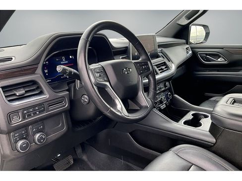 Used 2022 Chevrolet Tahoe Z71 w/ Luxury Package AWD/4WD image 16