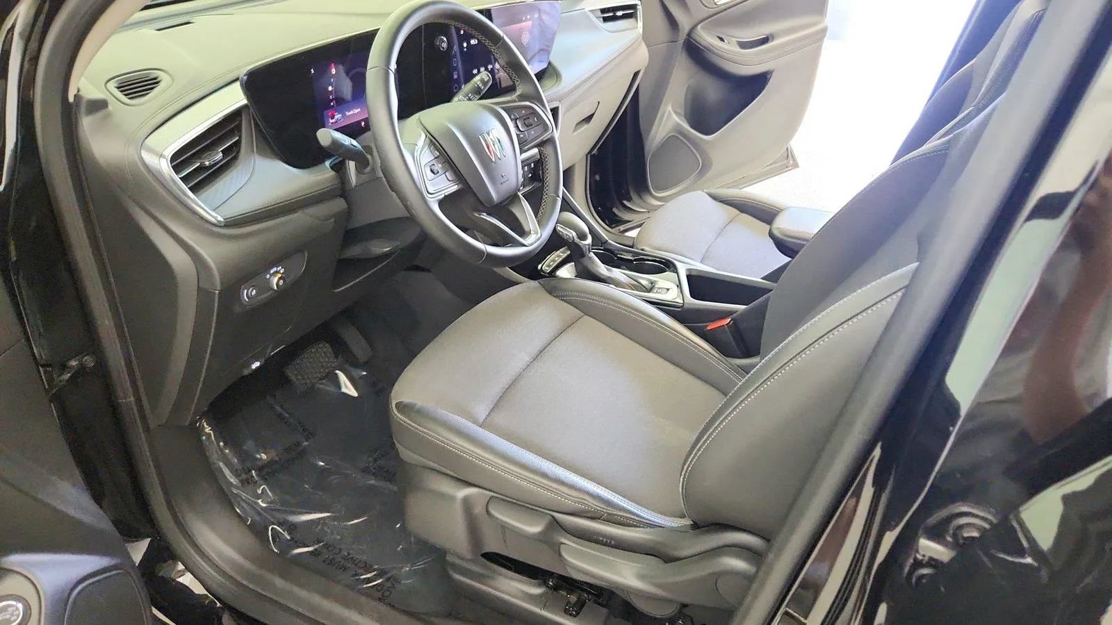 Used 2024 Buick Encore GX Preferred AWD/4WD image 14