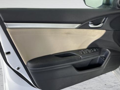 Used 2020 Honda Civic EX image 8